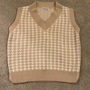 SDENCIN beige sweater vest size small